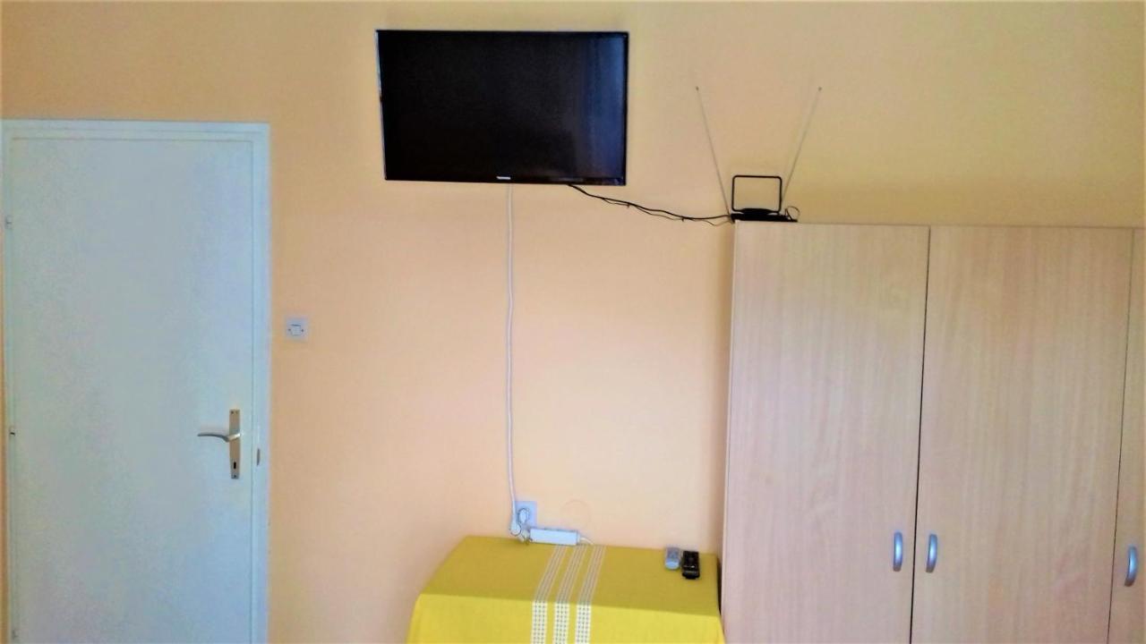 Appartement Branko Fabijanic Front Row By The Sea à Selce Extérieur photo