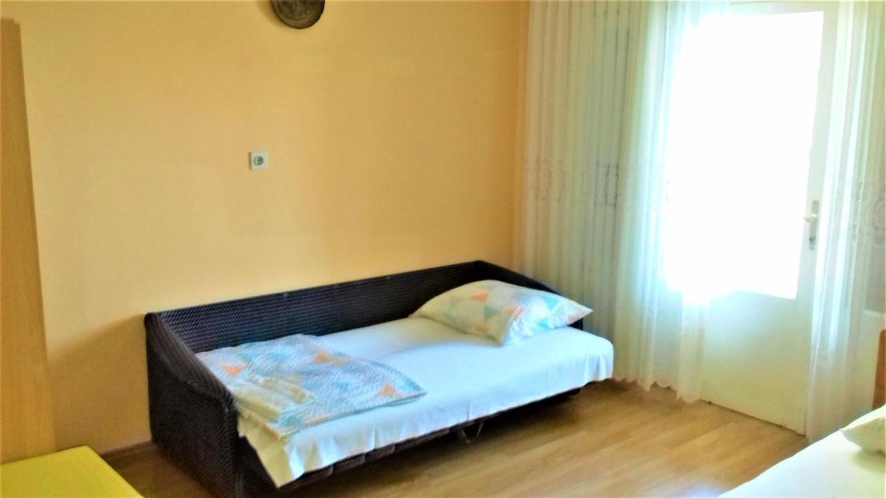 Appartement Branko Fabijanic Front Row By The Sea à Selce Extérieur photo