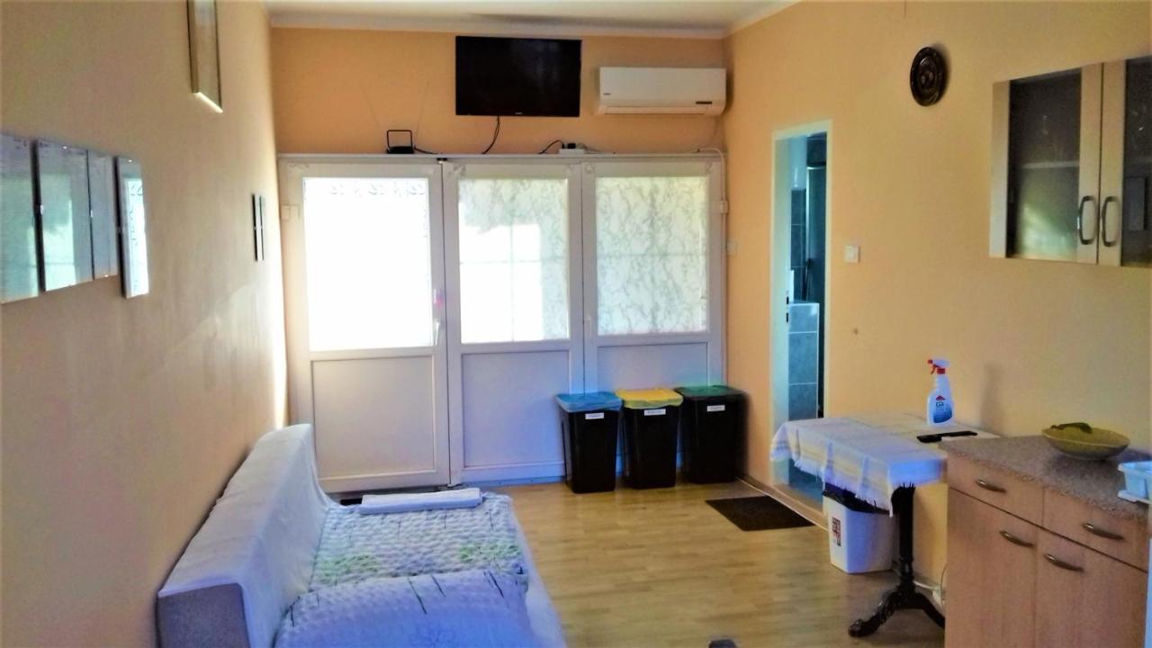 Appartement Branko Fabijanic Front Row By The Sea à Selce Extérieur photo