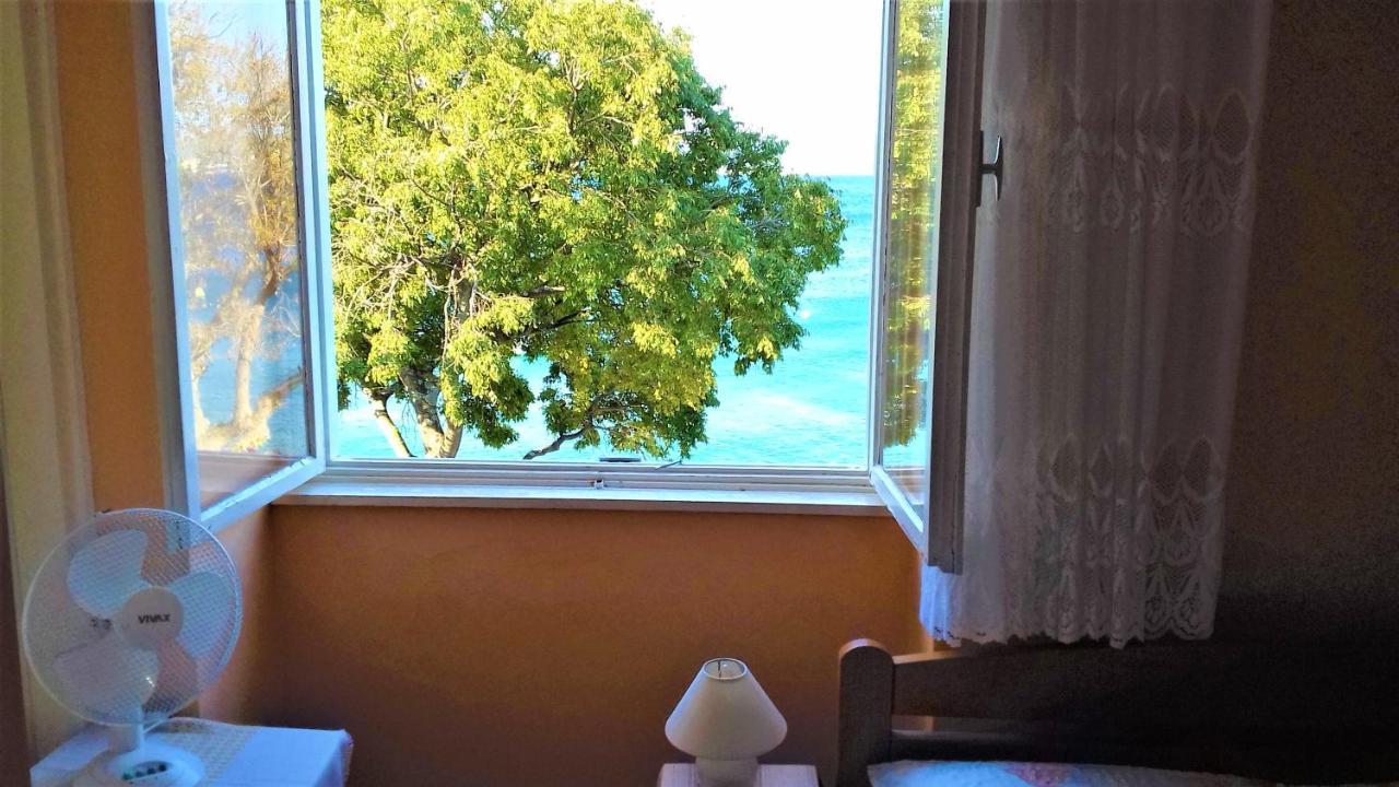 Appartement Branko Fabijanic Front Row By The Sea à Selce Extérieur photo