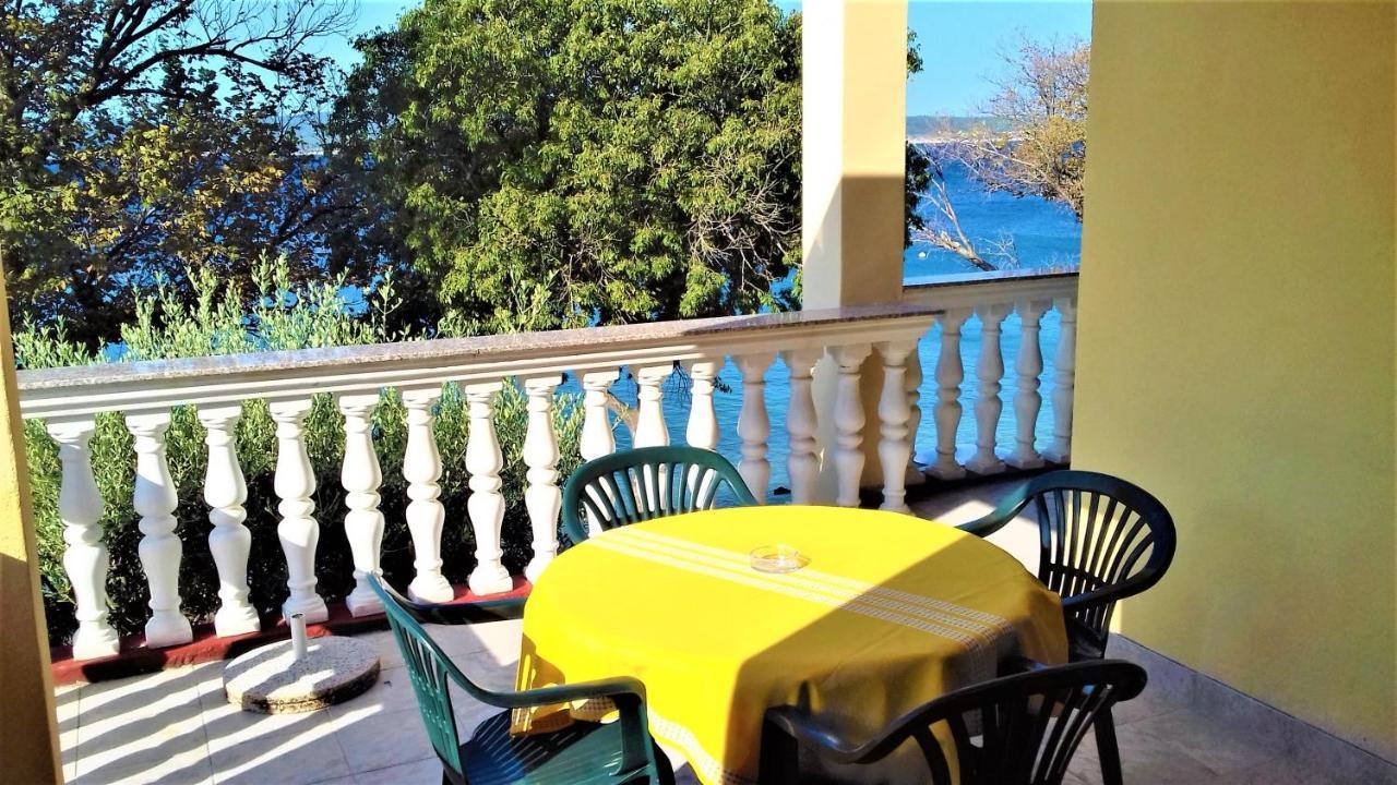 Appartement Branko Fabijanic Front Row By The Sea à Selce Extérieur photo
