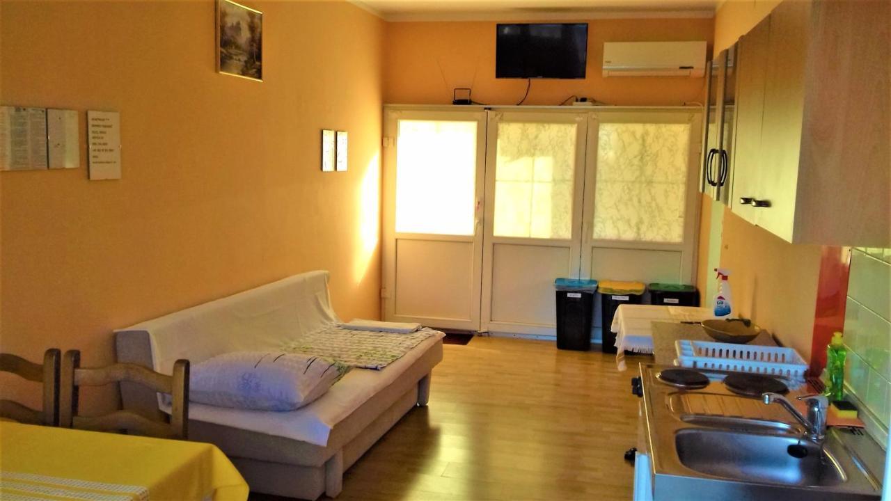 Appartement Branko Fabijanic Front Row By The Sea à Selce Extérieur photo