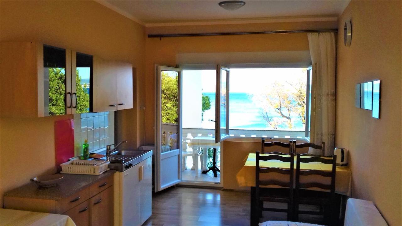 Appartement Branko Fabijanic Front Row By The Sea à Selce Extérieur photo
