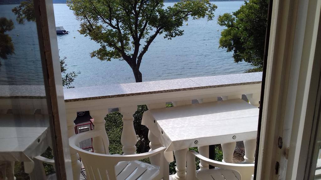 Appartement Branko Fabijanic Front Row By The Sea à Selce Extérieur photo