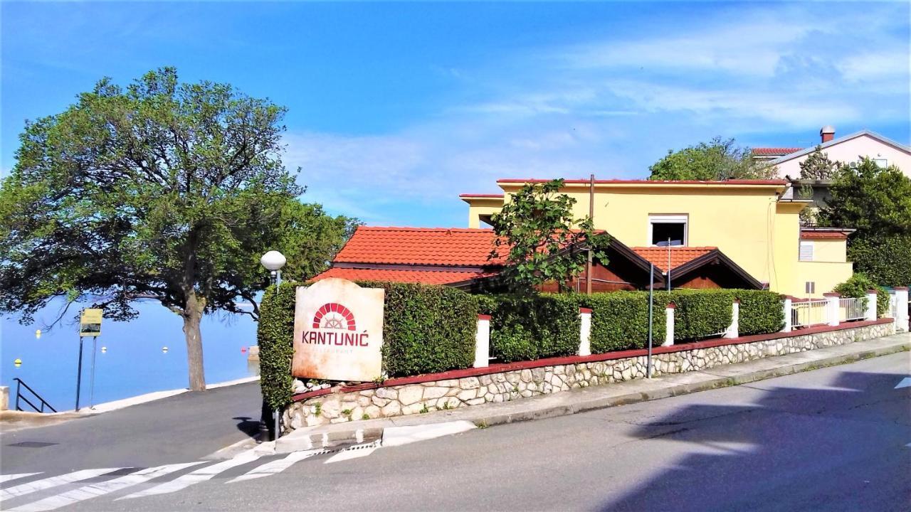 Appartement Branko Fabijanic Front Row By The Sea à Selce Extérieur photo
